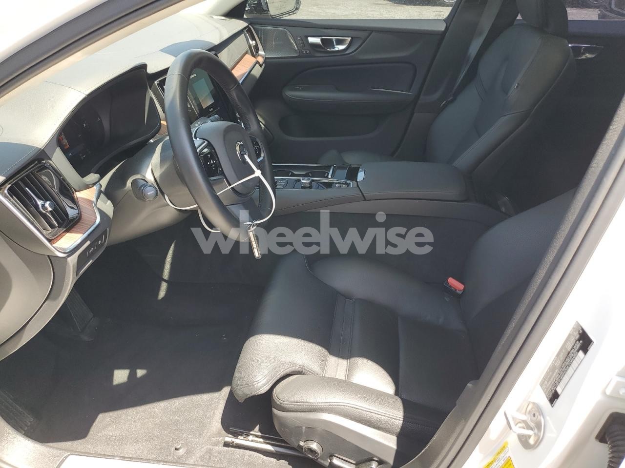 Photo 7 of 2025 VOLVO S60 ULTRA (VIN 7JRH60FM5SG368780)