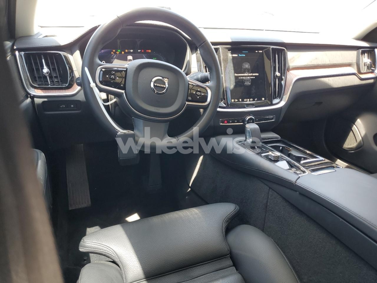 Photo 8 of 2025 VOLVO S60 ULTRA (VIN 7JRH60FM5SG368780)