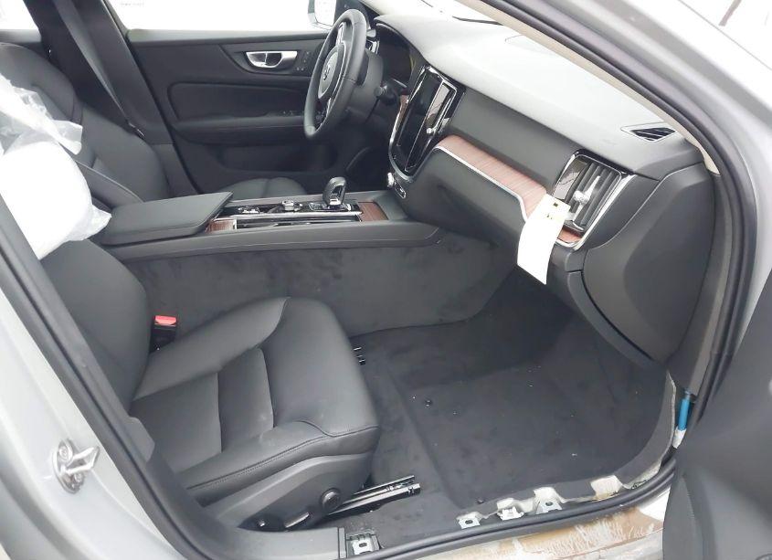 Photo 5 of 2025 Volvo S60 B5 PLUS (VIN 7JRL12FC8SG366968)