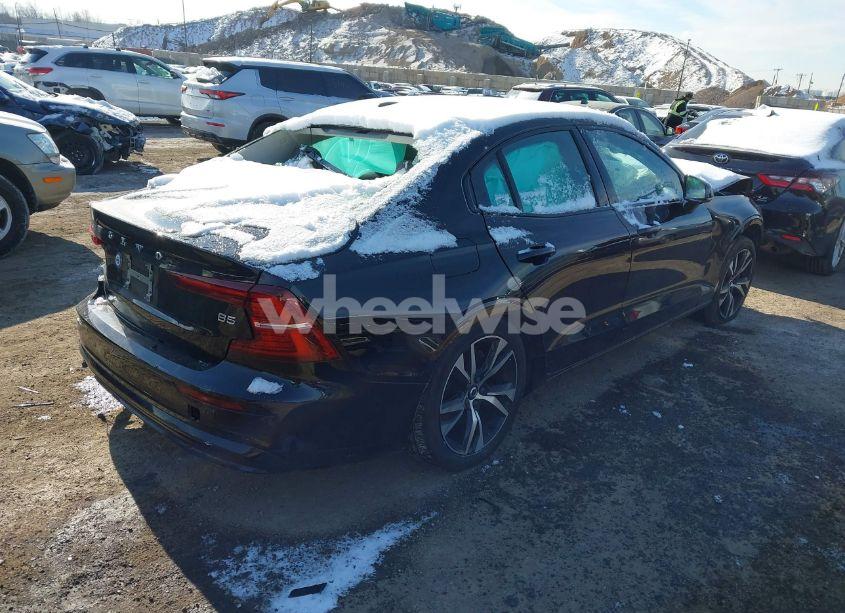 Photo 4 of 2024 Volvo S60 B5 CORE DARK THEME (VIN 7JRL12FK2RG304127)