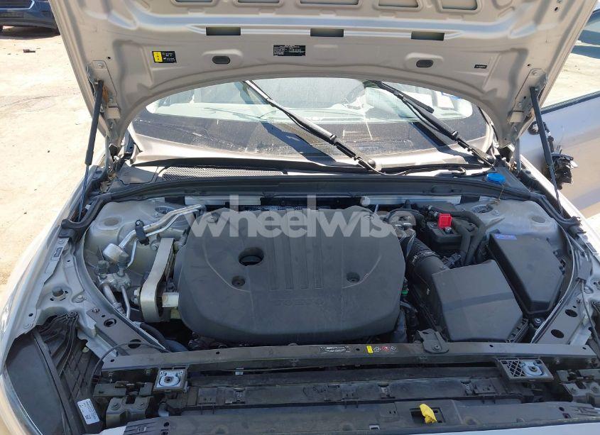 Photo 10 of 2024 Volvo S60 B5 CORE DARK THEME (VIN 7JRL12FKXRG294740)