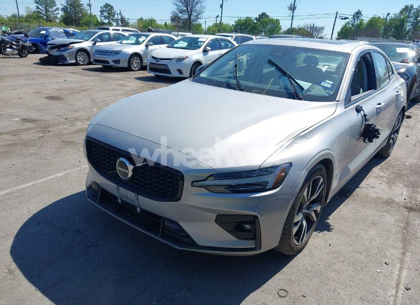Photo 2 of 2024 Volvo S60 B5 CORE DARK THEME (VIN 7JRL12FKXRG294740)