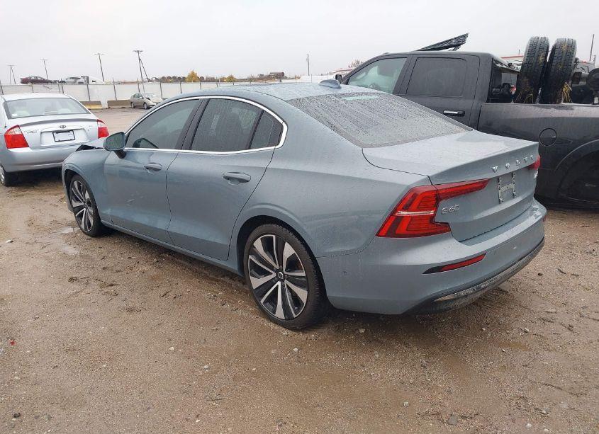 Photo 3 of 2023 Volvo S60 B5 ULTIMATE BRIGHT THEME (VIN 7JRL12TA1PG239537)