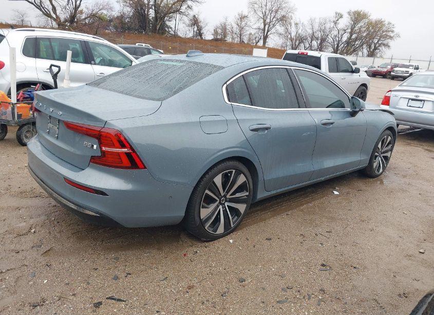 Photo 4 of 2023 Volvo S60 B5 ULTIMATE BRIGHT THEME (VIN 7JRL12TA1PG239537)