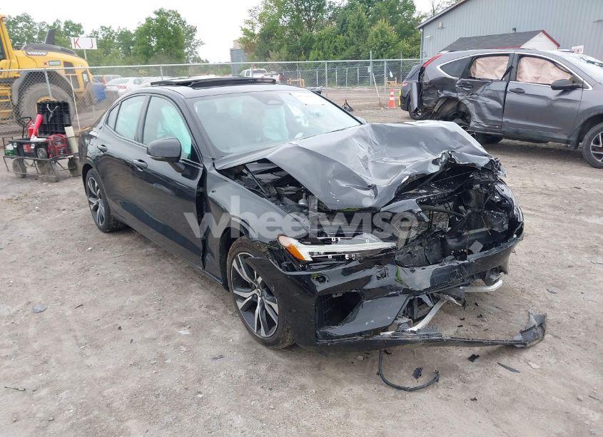 2024 Volvo S60 B5 CORE DARK THEME (VIN 7JRL12TK3RG297323) main photo