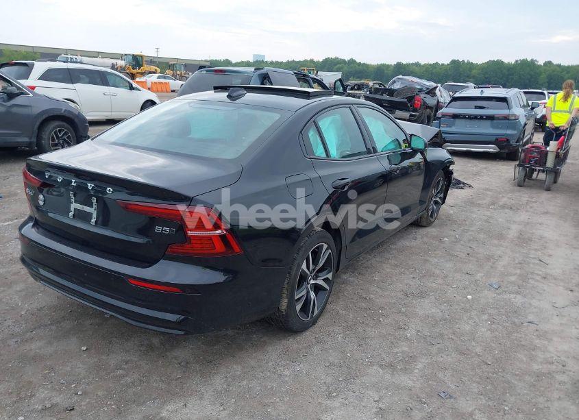 Photo 4 of 2024 Volvo S60 B5 CORE DARK THEME (VIN 7JRL12TK3RG297323)