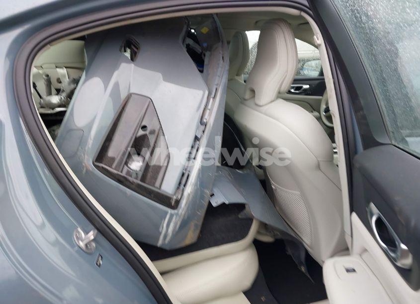 Photo 8 of 2024 Volvo S60 B5 PLUS DARK THEME (VIN 7JRL12TL5RG289457)