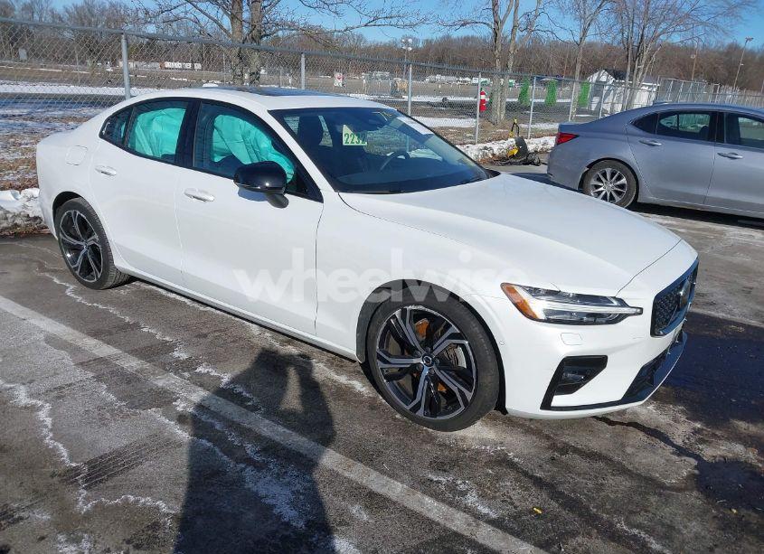 2023 Volvo S60 B5 PLUS DARK THEME (VIN 7JRL12TW6PG227282) main photo