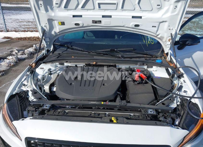 Photo 10 of 2023 Volvo S60 B5 PLUS DARK THEME (VIN 7JRL12TW6PG227282)