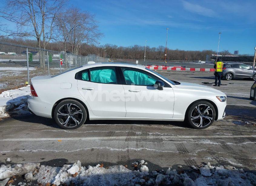 Photo 13 of 2023 Volvo S60 B5 PLUS DARK THEME (VIN 7JRL12TW6PG227282)