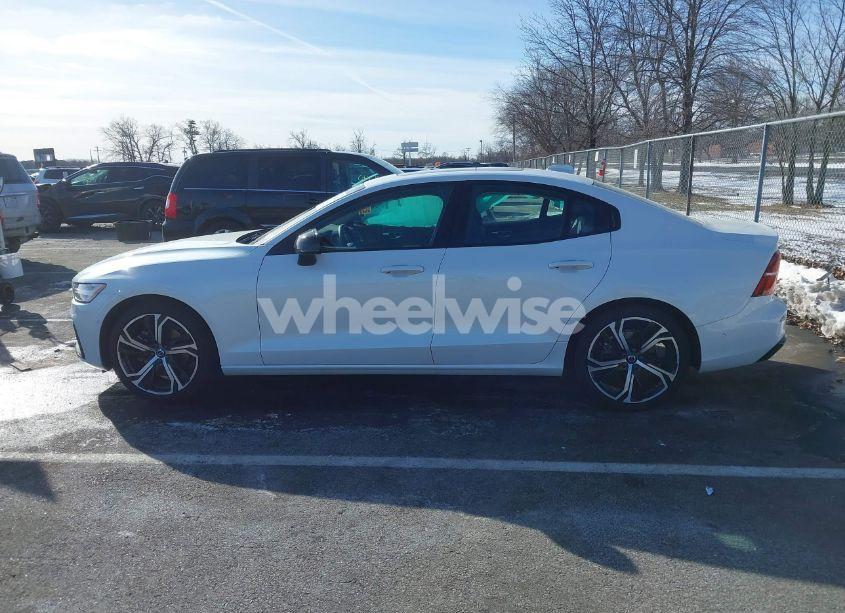 Photo 14 of 2023 Volvo S60 B5 PLUS DARK THEME (VIN 7JRL12TW6PG227282)