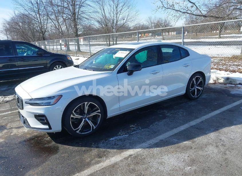 Photo 2 of 2023 Volvo S60 B5 PLUS DARK THEME (VIN 7JRL12TW6PG227282)