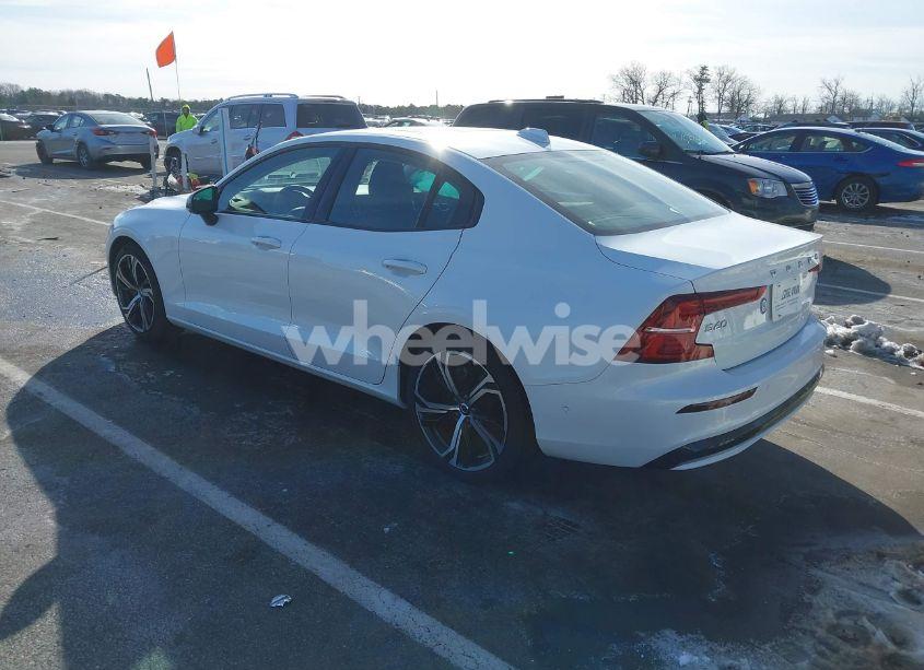 Photo 3 of 2023 Volvo S60 B5 PLUS DARK THEME (VIN 7JRL12TW6PG227282)