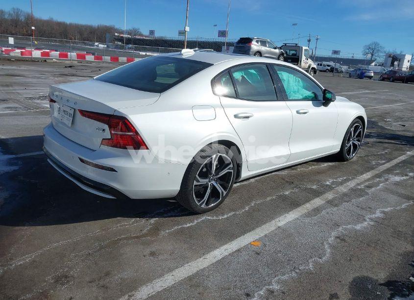 Photo 4 of 2023 Volvo S60 B5 PLUS DARK THEME (VIN 7JRL12TW6PG227282)