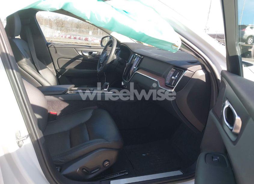 Photo 5 of 2023 Volvo S60 B5 PLUS DARK THEME (VIN 7JRL12TW6PG227282)