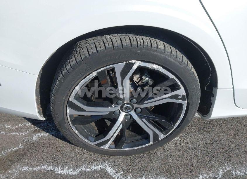 Photo 6 of 2023 Volvo S60 B5 PLUS DARK THEME (VIN 7JRL12TW6PG227282)