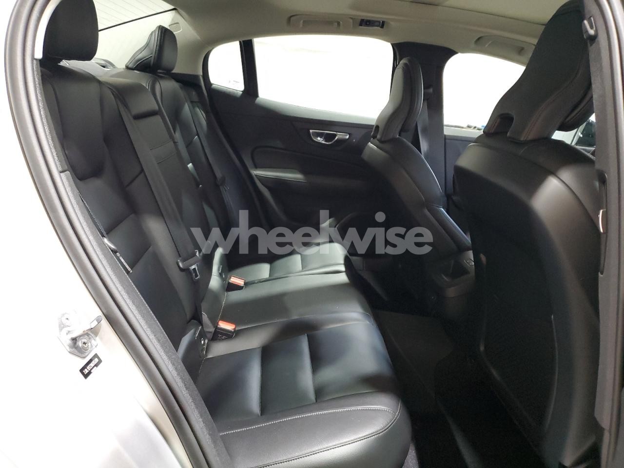 Photo 10 of 2022 VOLVO S60 B5 MOMENTUM (VIN 7JRL12TZ3NG155299)