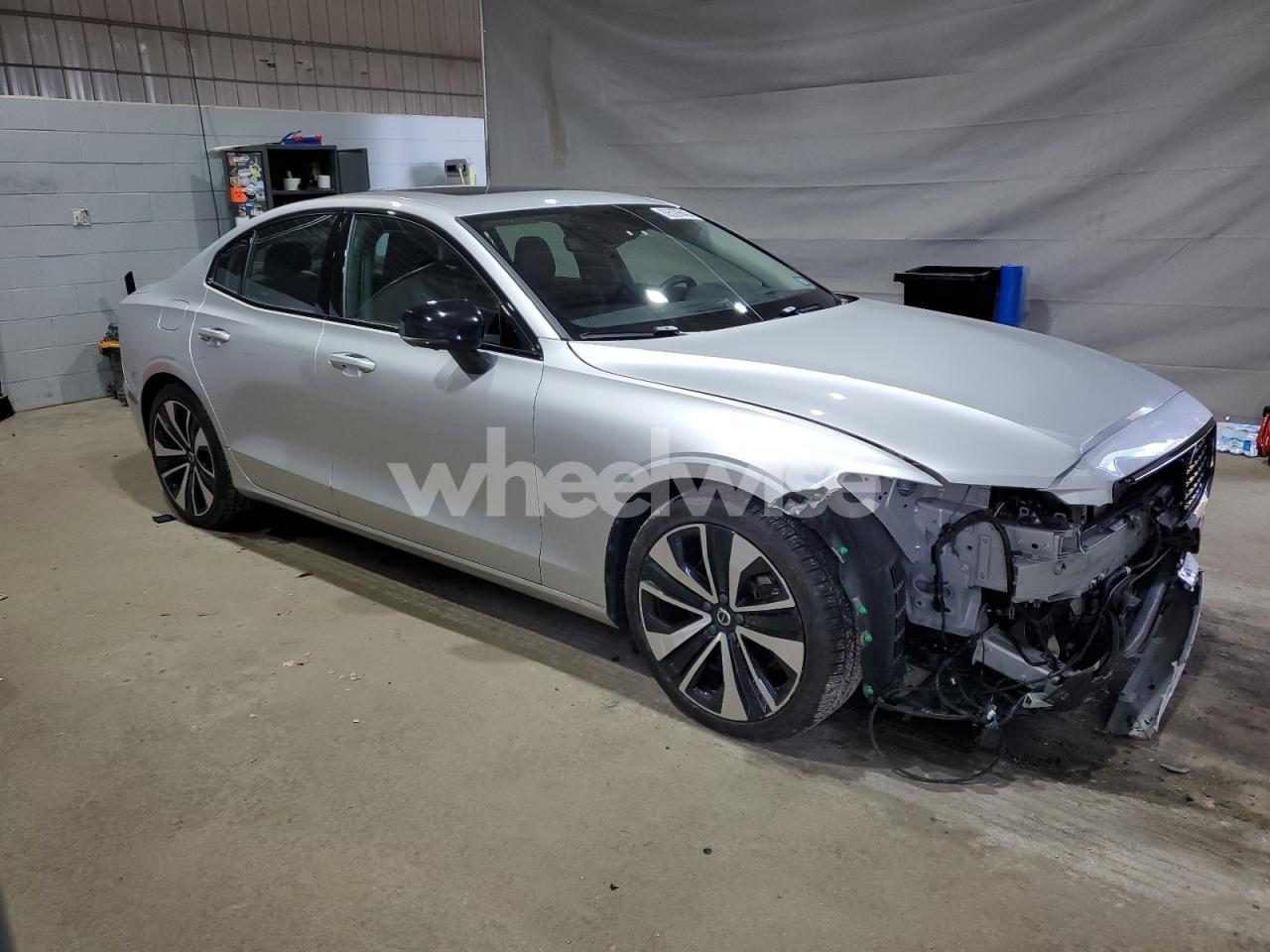 Photo 4 of 2022 VOLVO S60 B5 MOMENTUM (VIN 7JRL12TZ3NG155299)