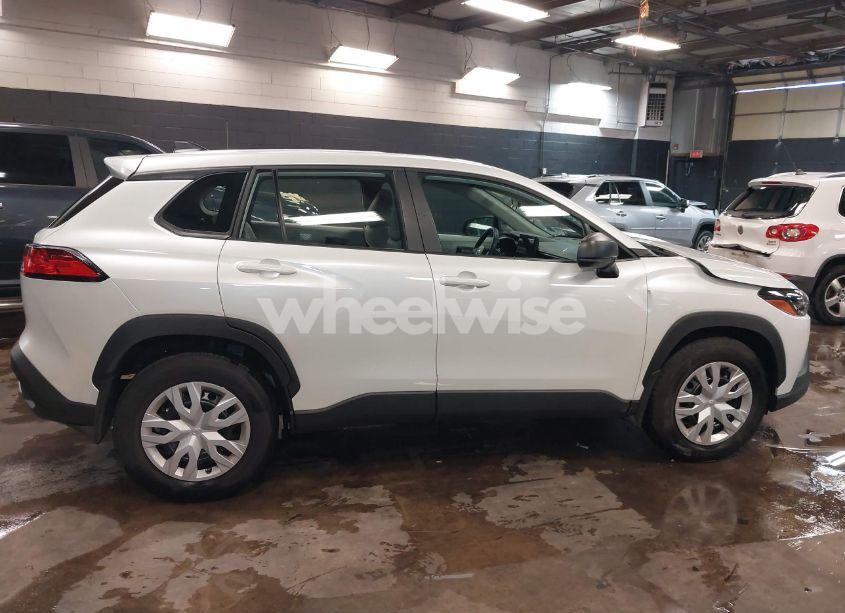 Photo 13 of 2024 Toyota Corolla CROSS L (VIN 7MUAAAAG0RV099499)