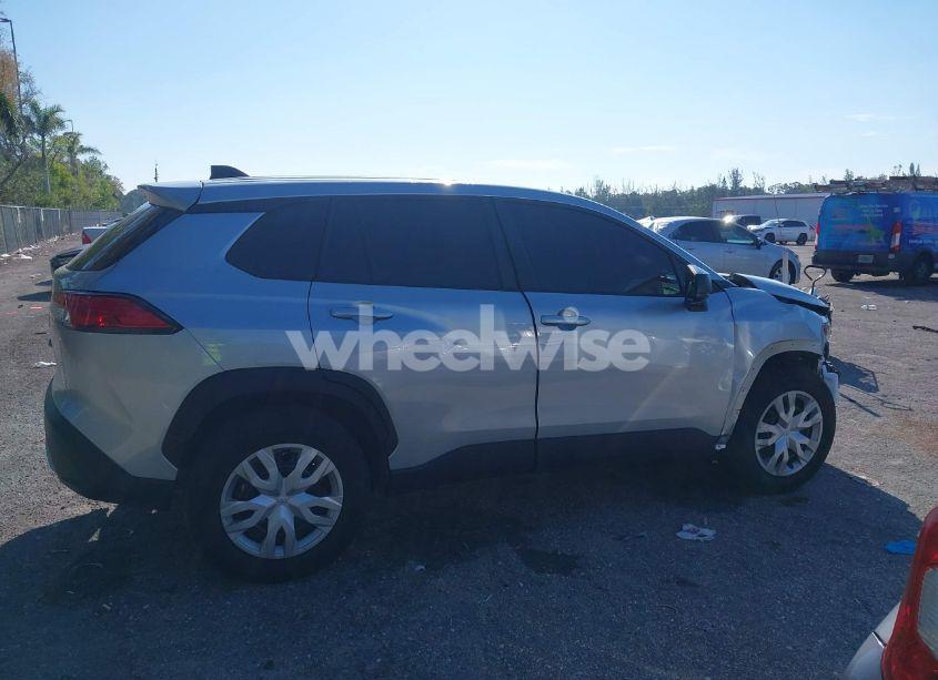 Photo 13 of 2024 Toyota Corolla CROSS L (VIN 7MUAAAAG1RV103480)