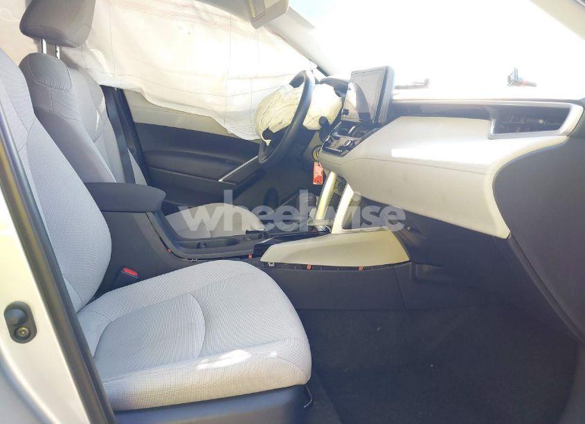 Photo 5 of 2024 Toyota Corolla CROSS L (VIN 7MUAAAAG1RV103480)