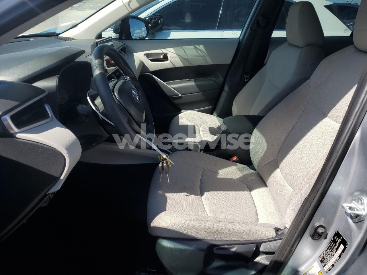 Photo 7 of 2025 TOYOTA COROLLA CROSS L (VIN 7MUAAAAG1SV138946)