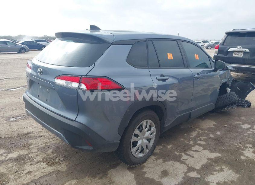 Photo 4 of 2022 Toyota Corolla CROSS L (VIN 7MUAAAAG2NV014916)