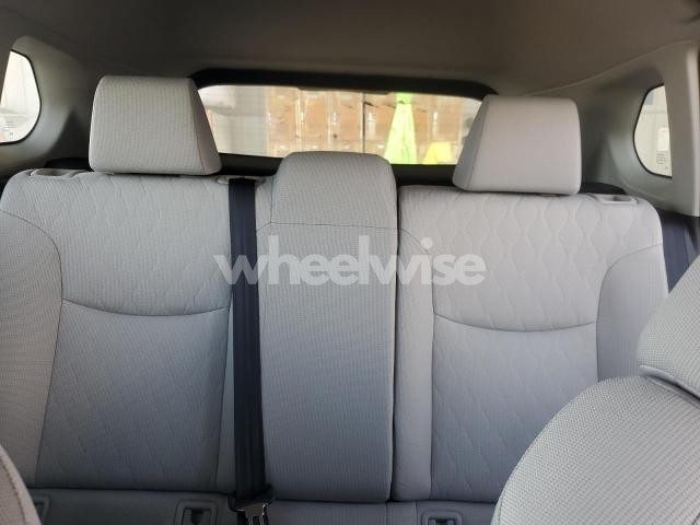 Photo 12 of 2024 TOYOTA COROLLA CROSS L (VIN 7MUAAAAG2RV115816)