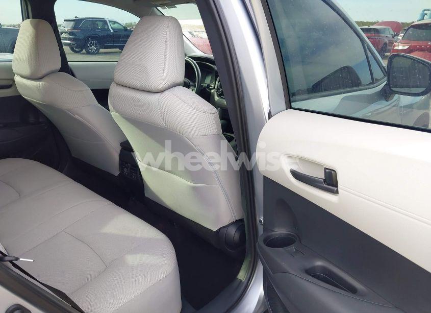 Photo 8 of 2024 Toyota Corolla CROSS L (VIN 7MUAAAAG3RV094281)