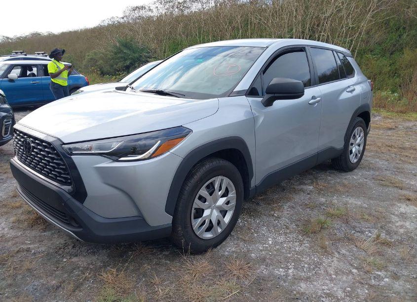 Photo 2 of 2022 Toyota Corolla CROSS L (VIN 7MUAAAAG4NV007630)