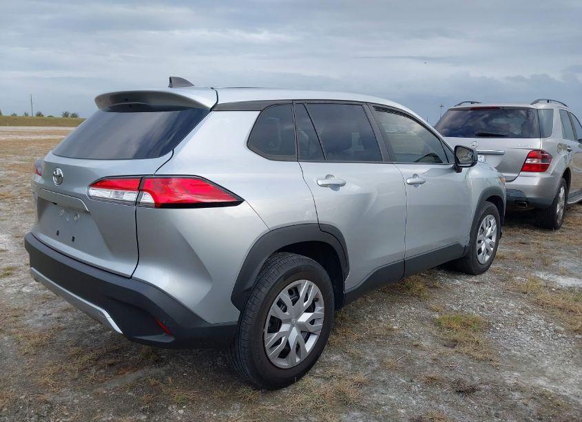 Photo 4 of 2022 Toyota Corolla CROSS L (VIN 7MUAAAAG4NV007630)