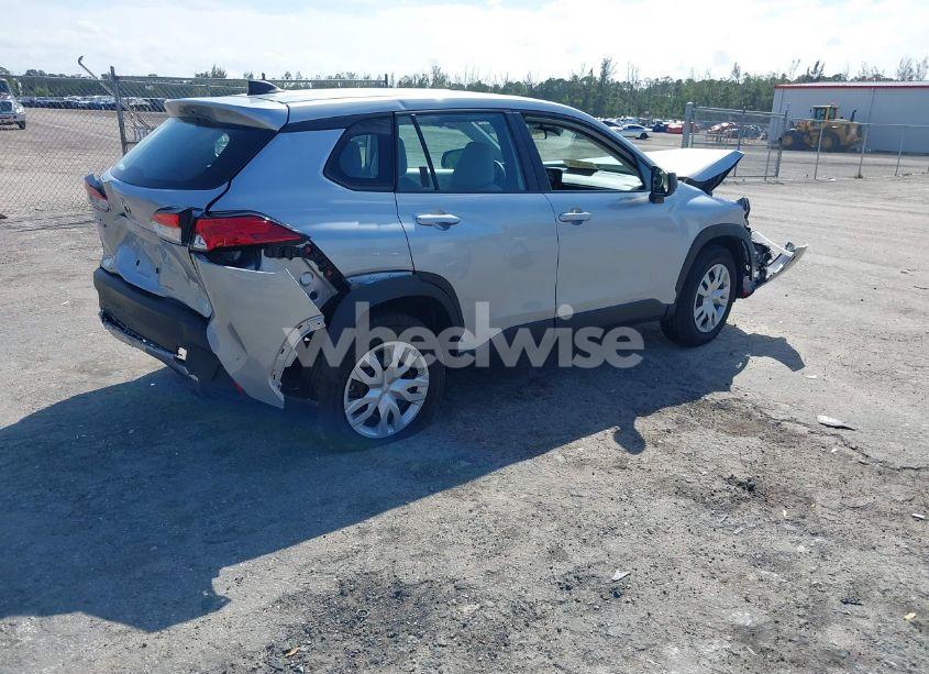 Photo 4 of 2024 Toyota Corolla CROSS L (VIN 7MUAAAAG4RV082432)
