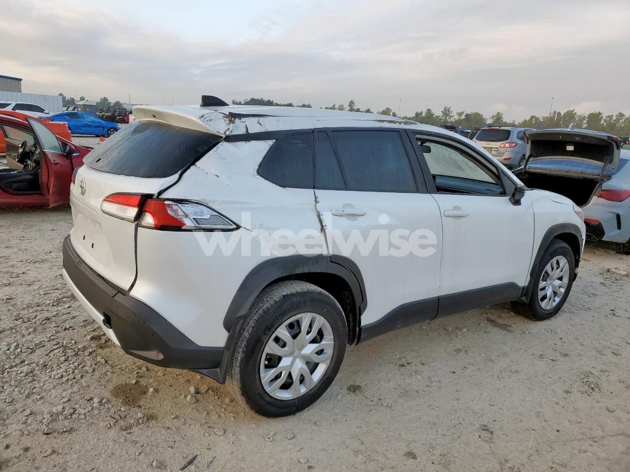 Photo 3 of 2025 TOYOTA COROLLA CROSS L (VIN 7MUAAAAG4SV146331)