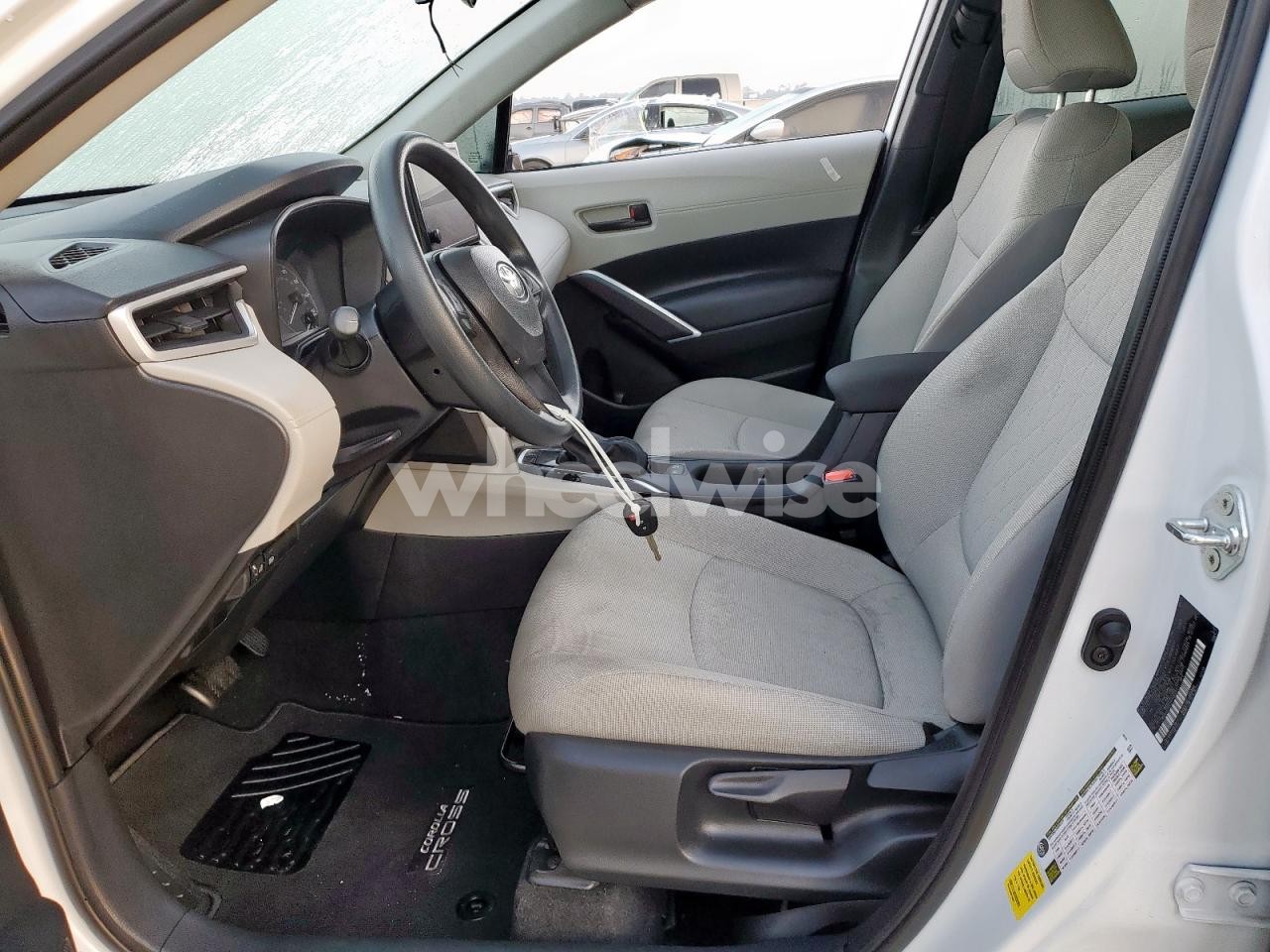 Photo 7 of 2025 TOYOTA COROLLA CROSS L (VIN 7MUAAAAG4SV146331)