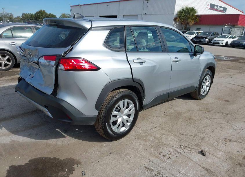 Photo 4 of 2022 Toyota Corolla CROSS L (VIN 7MUAAAAG5NV035601)
