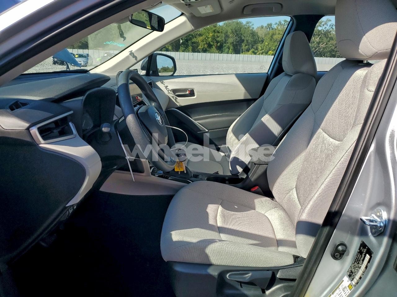 Photo 7 of 2025 TOYOTA COROLLA CROSS L (VIN 7MUAAAAG5SV135967)