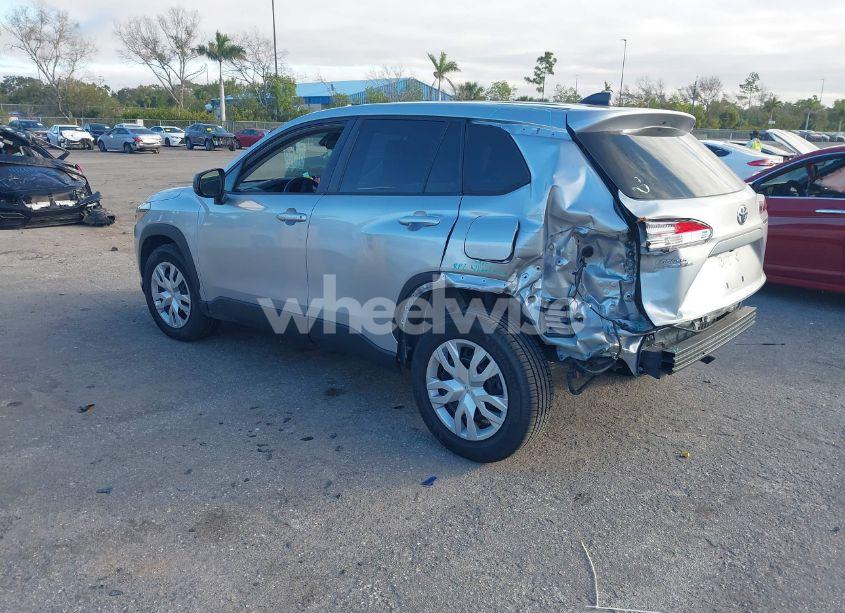 Photo 3 of 2022 Toyota Corolla CROSS L (VIN 7MUAAAAG6NV010688)