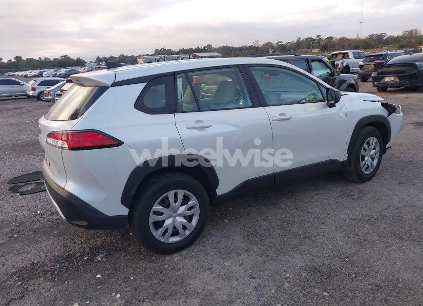 Photo 4 of 2022 Toyota Corolla CROSS L (VIN 7MUAAAAG6NV031525)