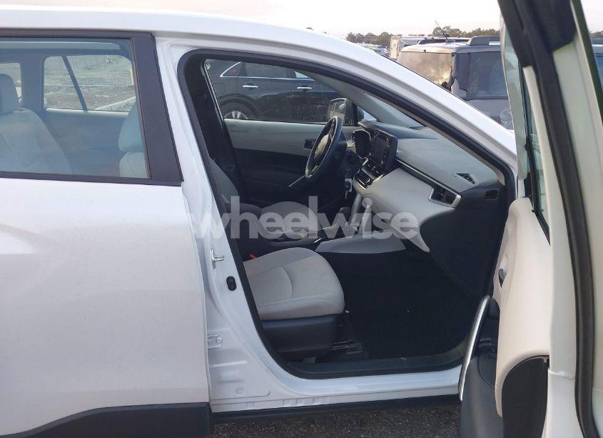 Photo 5 of 2022 Toyota Corolla CROSS L (VIN 7MUAAAAG6NV031525)