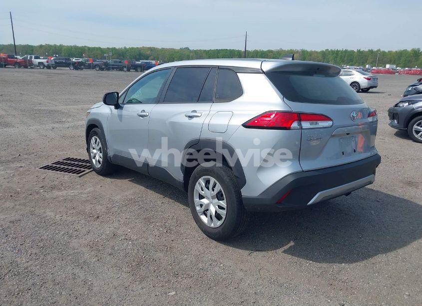 Photo 3 of 2022 Toyota Corolla CROSS L (VIN 7MUAAAAG7NV009940)