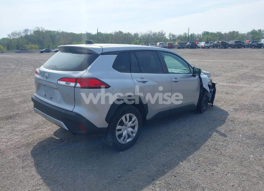 Photo 4 of 2022 Toyota Corolla CROSS L (VIN 7MUAAAAG7NV009940)