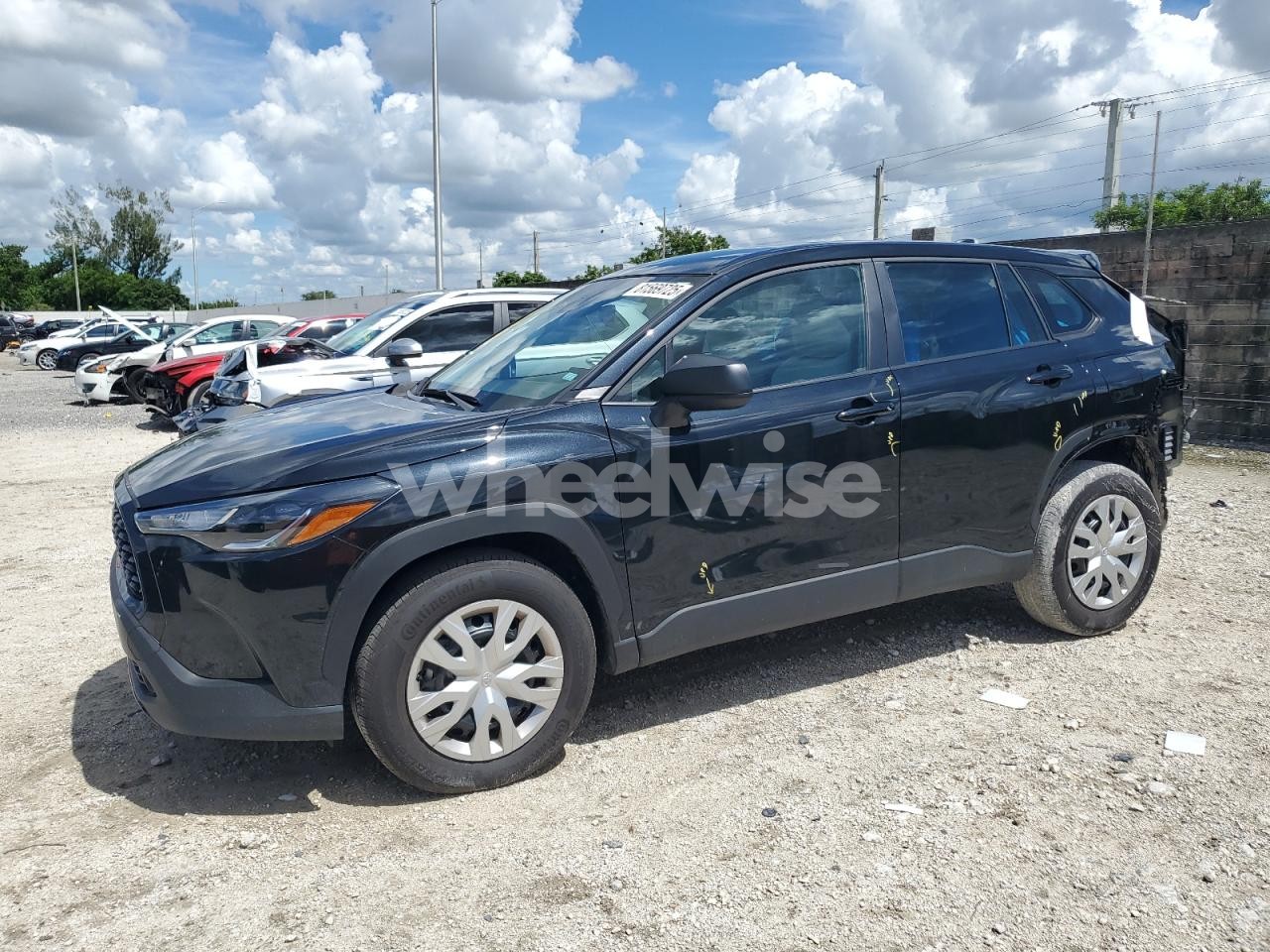 2025 TOYOTA COROLLA CROSS L (VIN 7MUAAAAG7SV120371) main photo