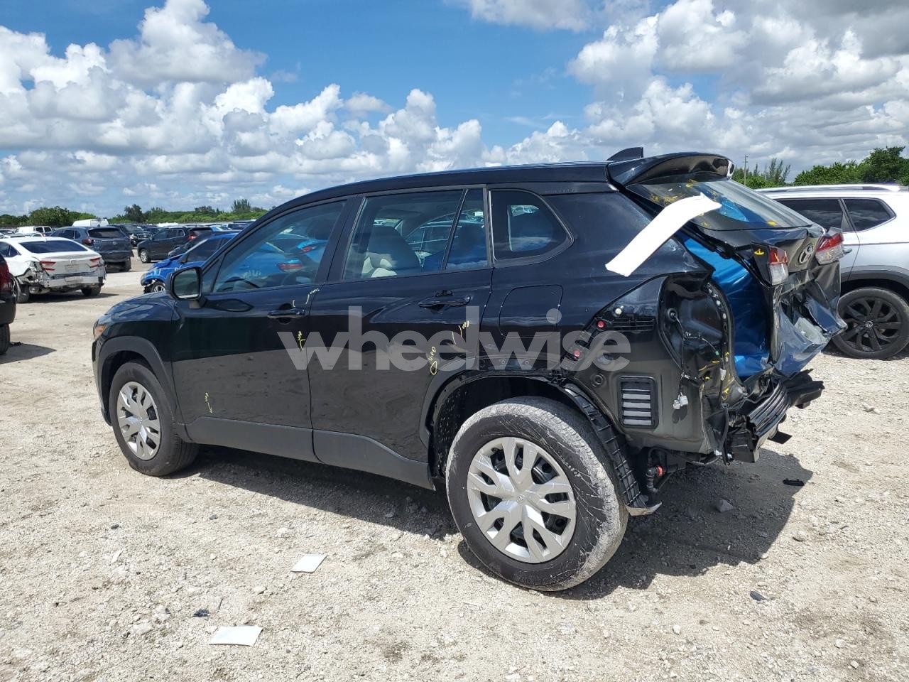 Photo 2 of 2025 TOYOTA COROLLA CROSS L (VIN 7MUAAAAG7SV120371)