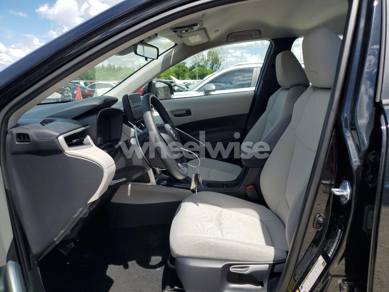 Photo 7 of 2025 TOYOTA COROLLA CROSS L (VIN 7MUAAAAG7SV120371)