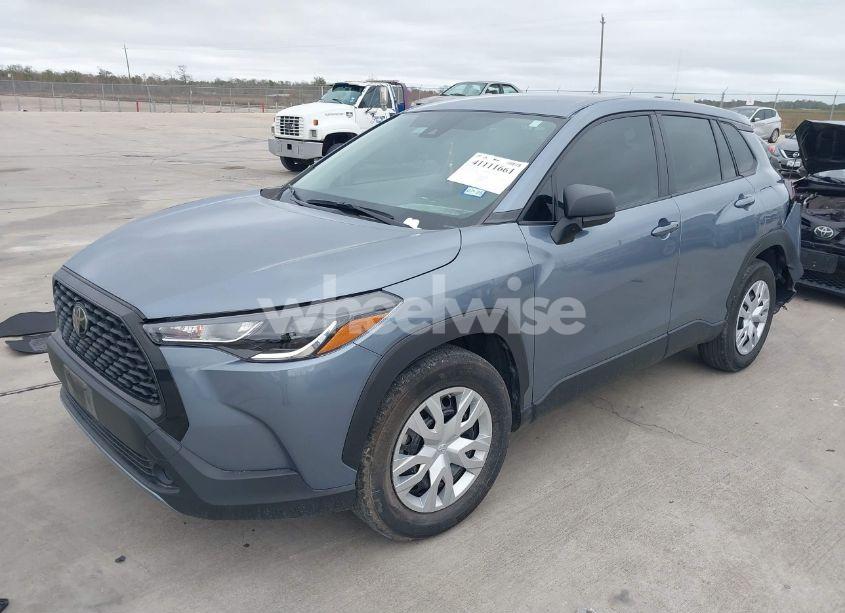 Photo 2 of 2022 Toyota Corolla CROSS L (VIN 7MUAAAAG8NV022079)