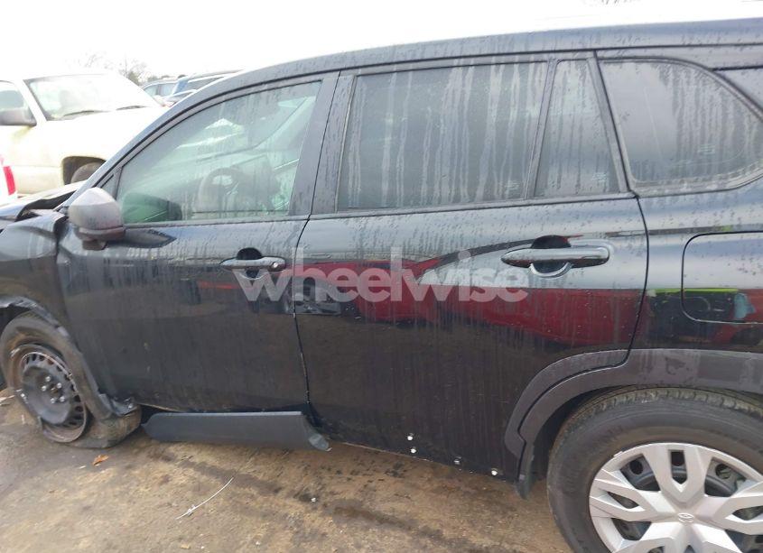 Photo 14 of 2022 Toyota Corolla CROSS L (VIN 7MUAAAAG8NV026388)