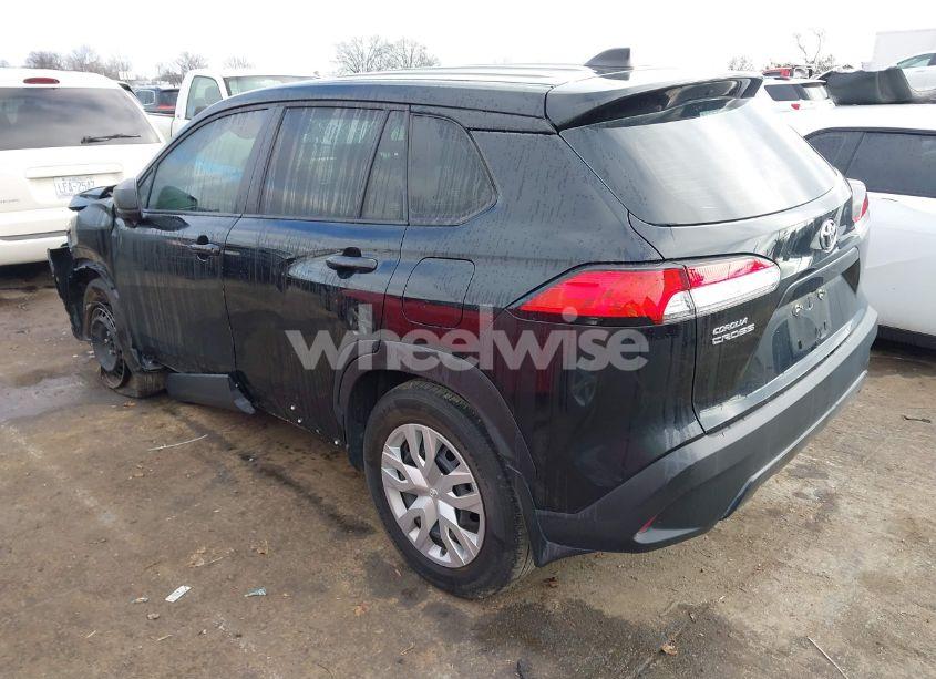 Photo 3 of 2022 Toyota Corolla CROSS L (VIN 7MUAAAAG8NV026388)