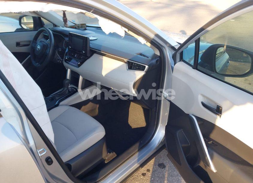 Photo 5 of 2022 Toyota Corolla CROSS L (VIN 7MUAAAAGXNV027798)