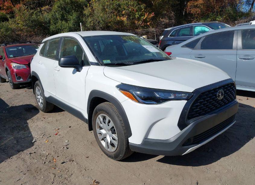 2022 Toyota Corolla CROSS L (VIN 7MUAAABG0NV003301) main photo