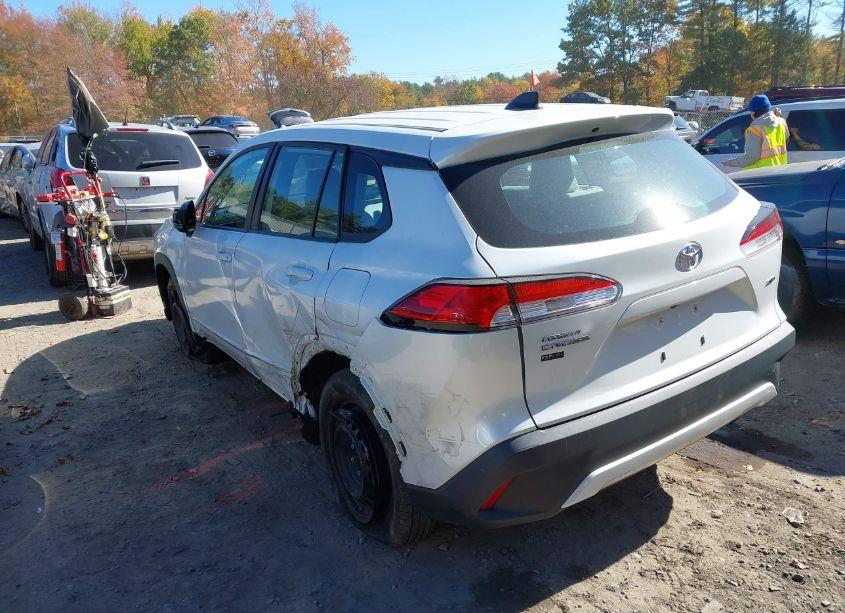 Photo 3 of 2022 Toyota Corolla CROSS L (VIN 7MUAAABG0NV003301)